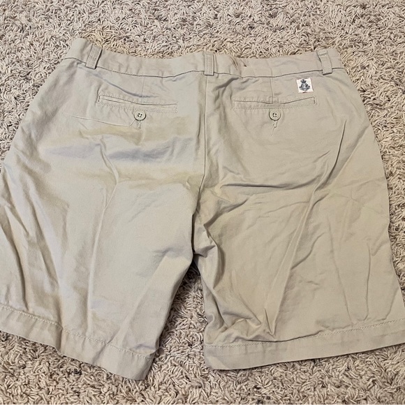 Tommy Hilfiger Women’s size 8 Khaki Shorts! - Picture 3 of 3